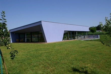 Entwicklung, Fertigung und Produktion von elektronischen Bauteilen, wie K�hlk�rper, Steckverbinder, Schaltnetzteile, Kunststoffgeh�use und Kabelkonfektionen.